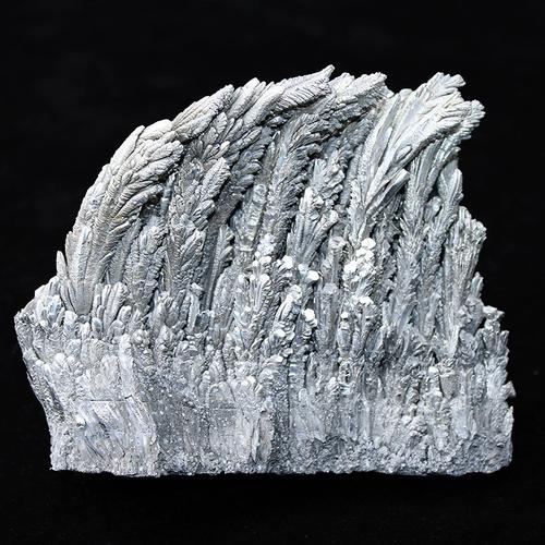 大地饋贈的銀色精靈——易晶緣金屬鎂礦石擺件 兒童科學啟蒙與收藏的藝術之選
